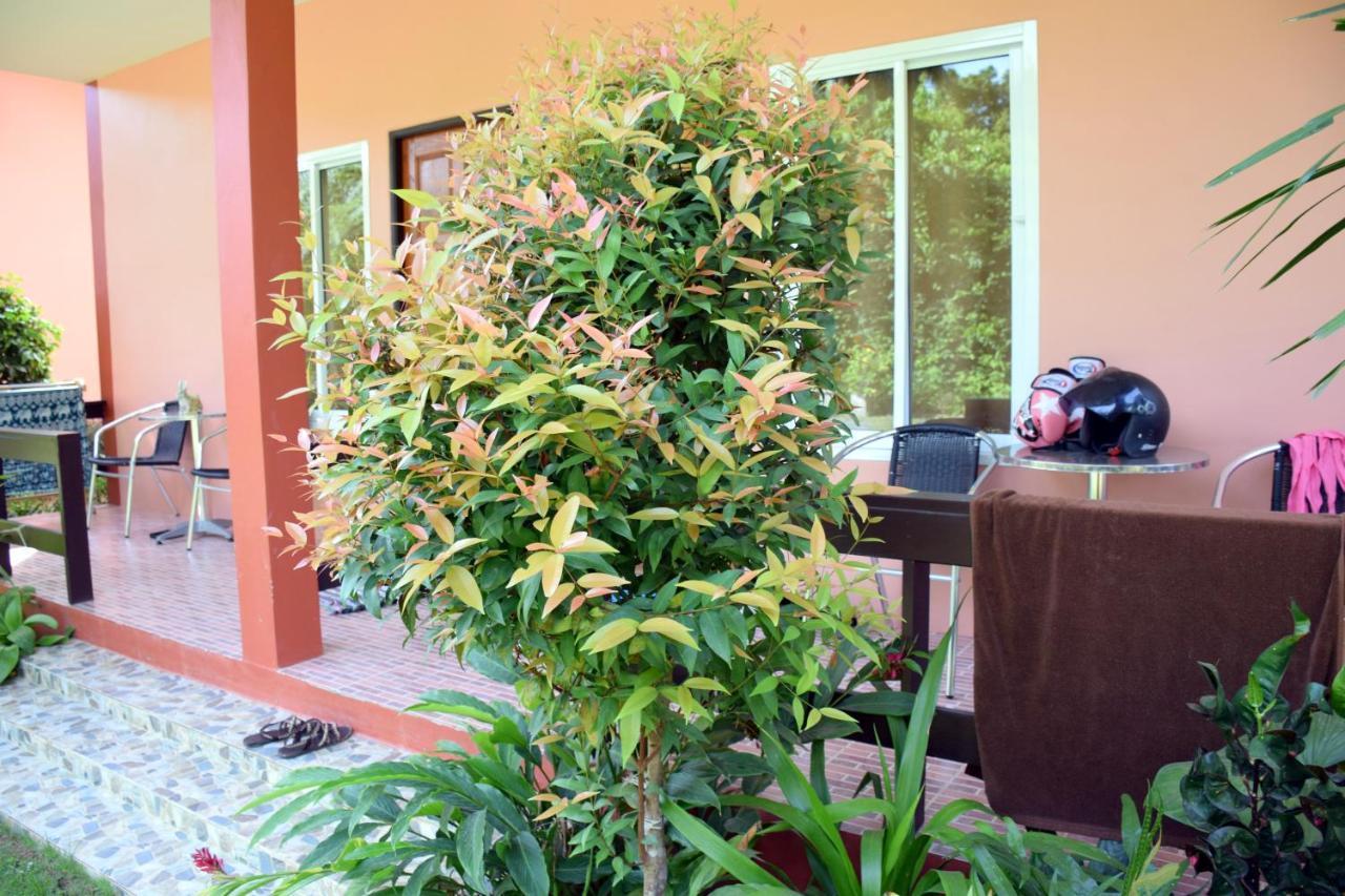 Ostello Baan Longhaad Ko Lanta Esterno foto