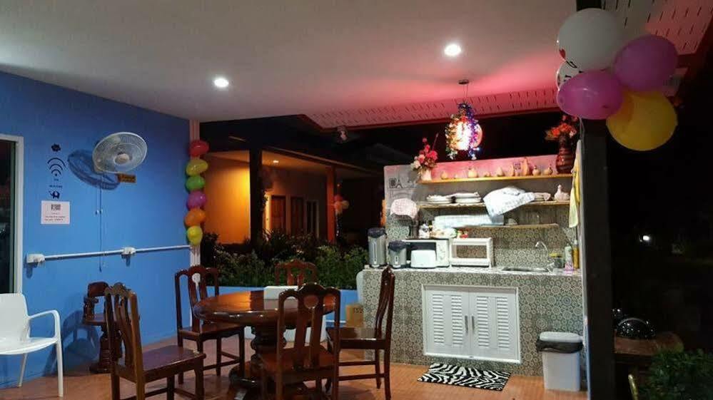 Ostello Baan Longhaad Ko Lanta Esterno foto