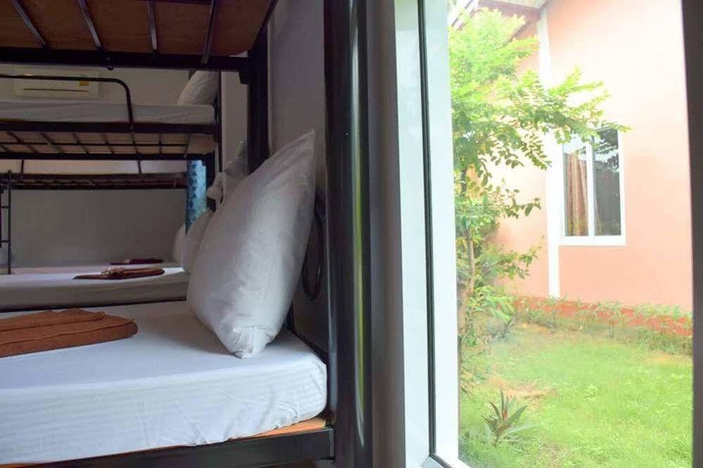 Ostello Baan Longhaad Ko Lanta Esterno foto
